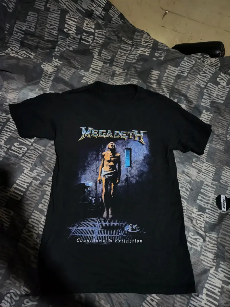 Polera Megadeth negra con diseño gráfico - 1