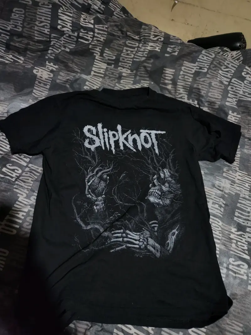 Polera Slipknot negra con diseño gráfico - 2