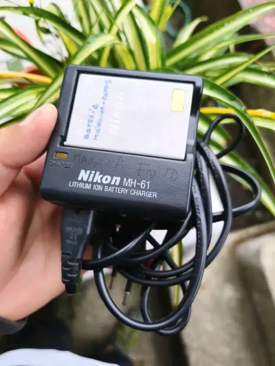 Cargador Nikon MH-61 para batería de cámara - miniatura 2