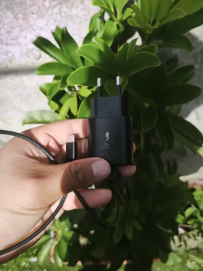 Cargador rápido USB-C negro Samsung original - miniatura 4