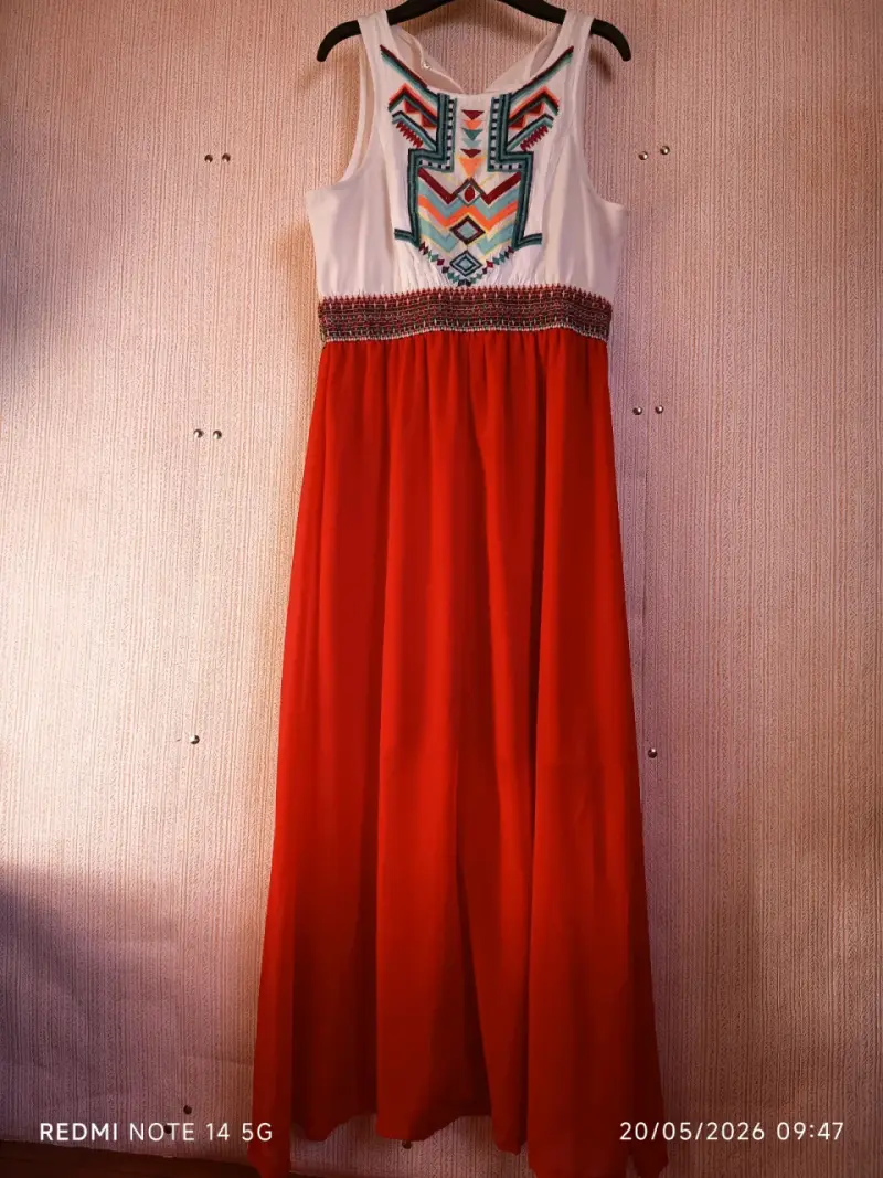 Vestido largo bohemio con bordado étnico - 1