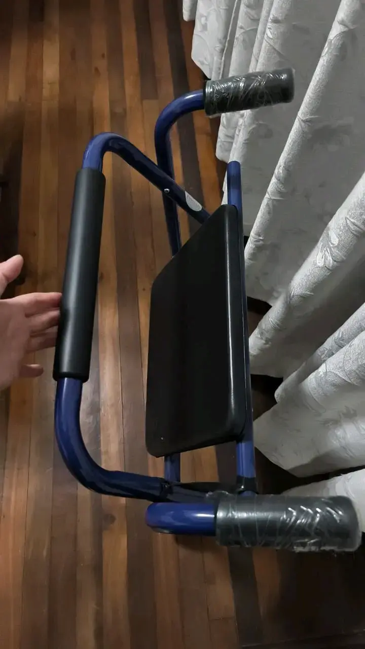 Andador plegable con asiento y ruedas - 3
