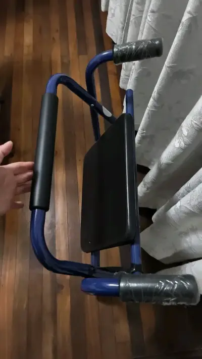 Andador plegable con asiento y ruedas - miniatura 3