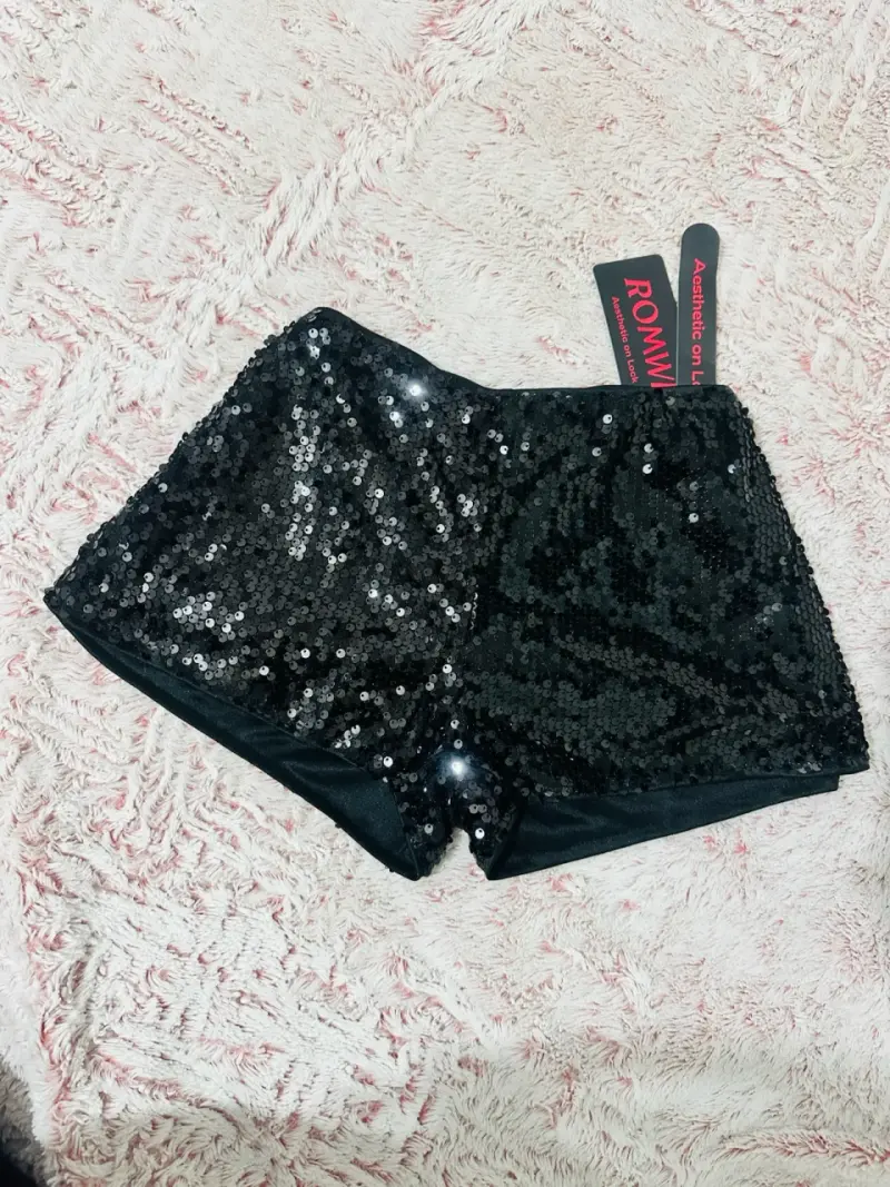 Shorts de lentejuelas negros Romwe