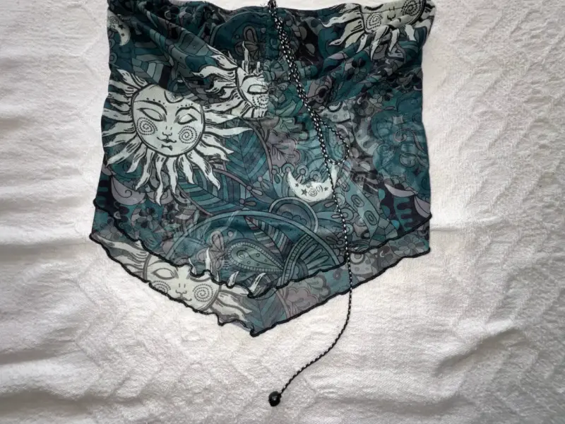 Top estilo pañuelo con diseño de sol y luna - 1