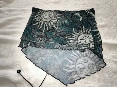 Top estilo pañuelo con diseño de sol y luna - miniatura 3