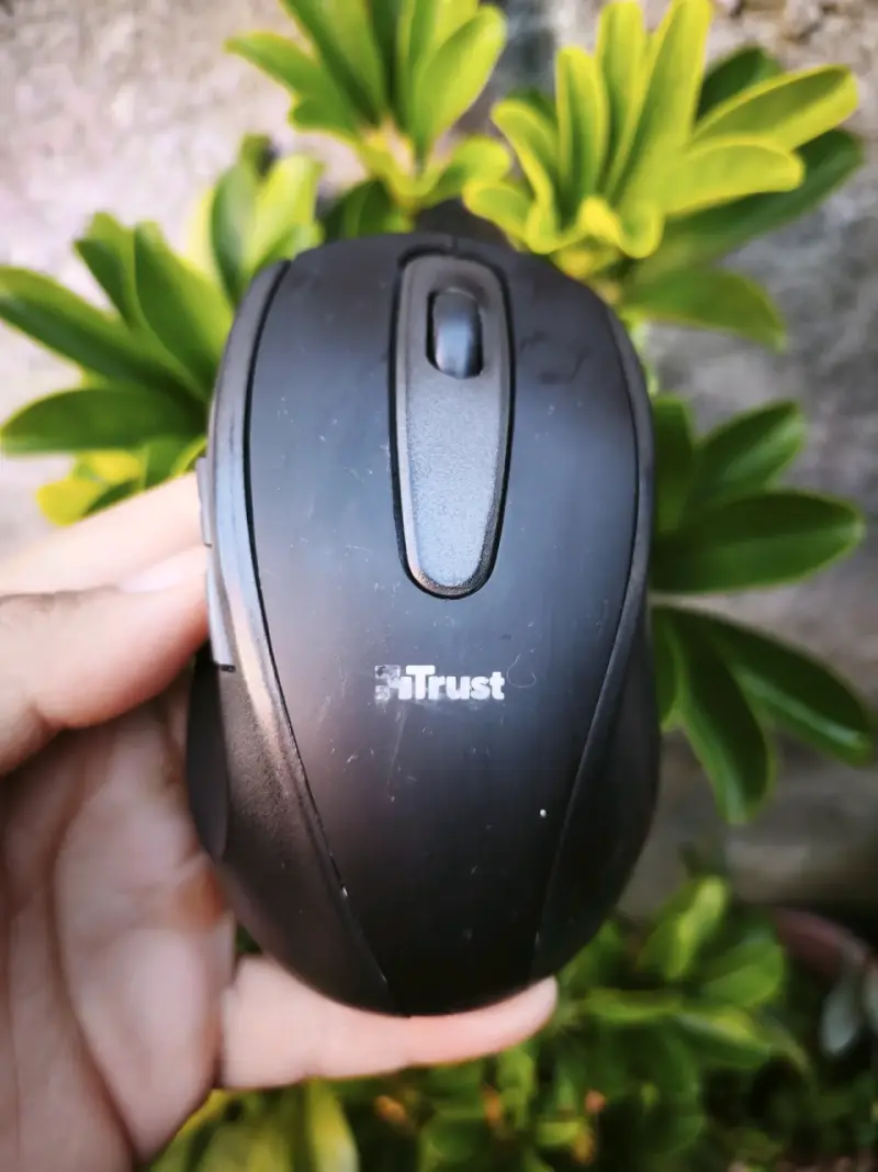 Mouse inalámbrico Trust ergonómico negro - 1