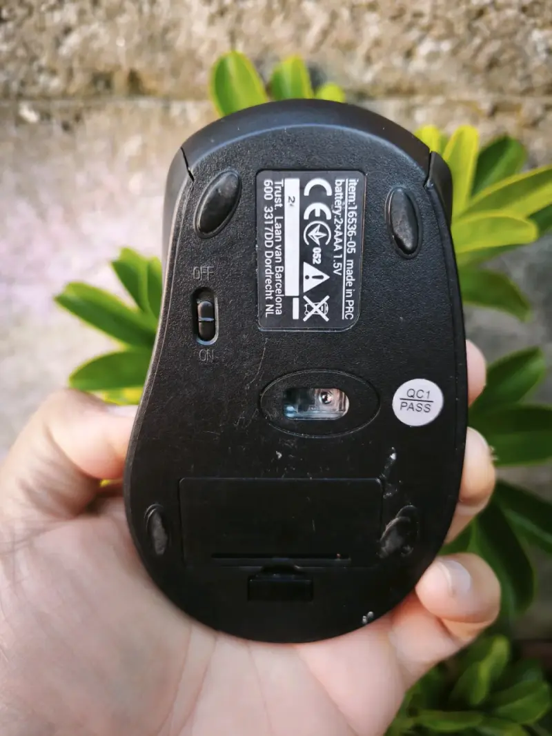 Mouse inalámbrico Trust ergonómico negro - 3