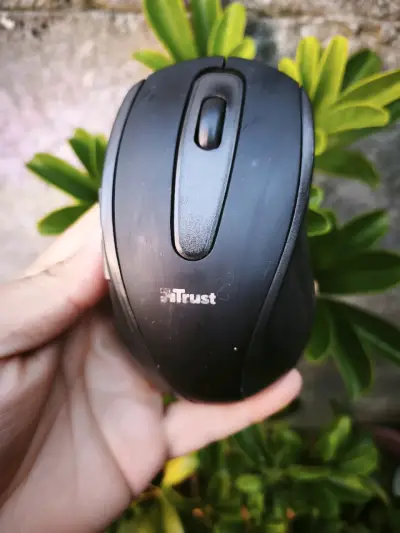 Mouse inalámbrico Trust ergonómico negro - miniatura 4
