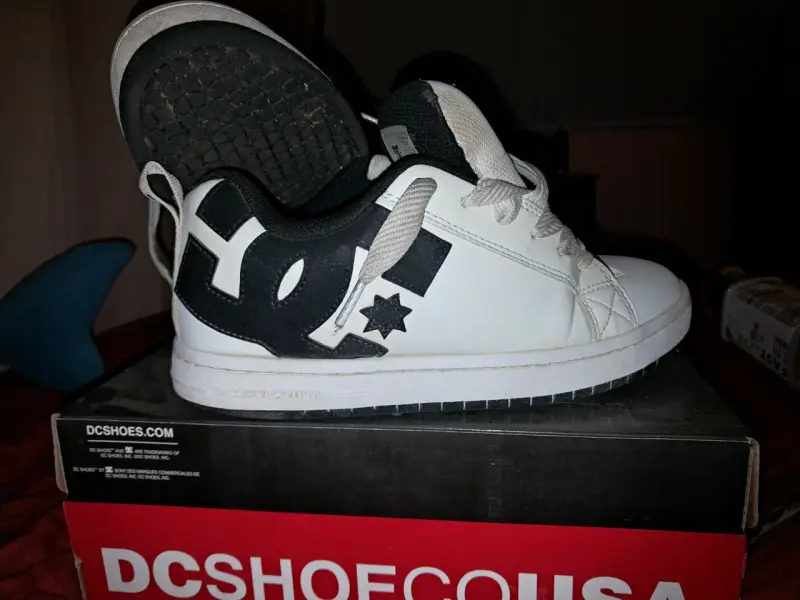 Zapatillas DC Shoes blancas y negras - 1
