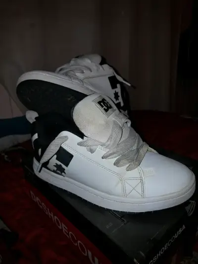 Zapatillas DC Shoes blancas y negras - miniatura 2