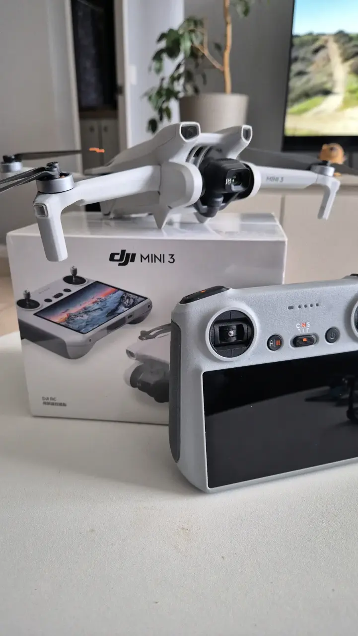 Drone DJI Mini 3 con control RC con pantalla incl - 6