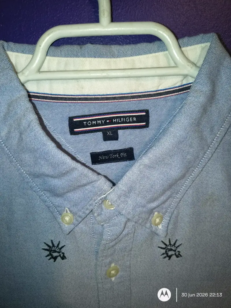 Camisa Tommy Hilfiger azul con bordados - 2