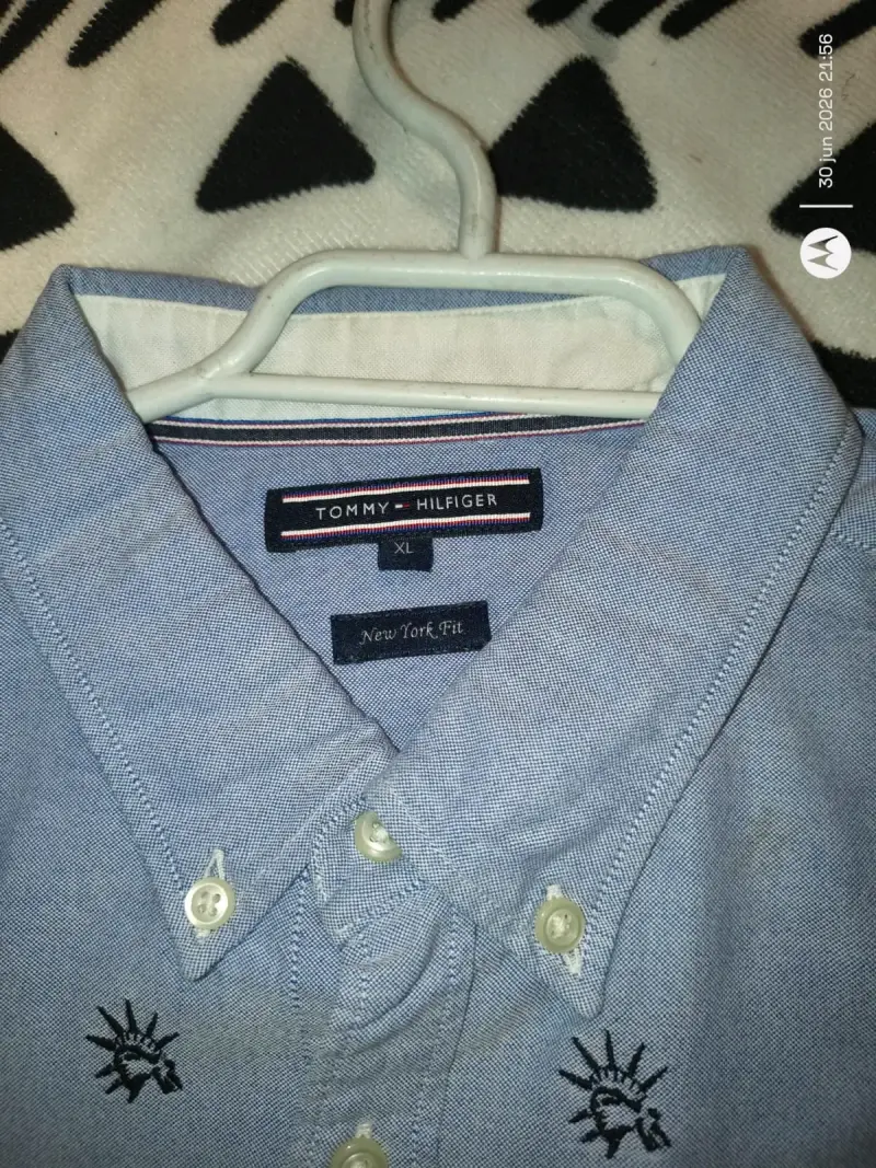 Camisa Tommy Hilfiger azul con bordados - 3