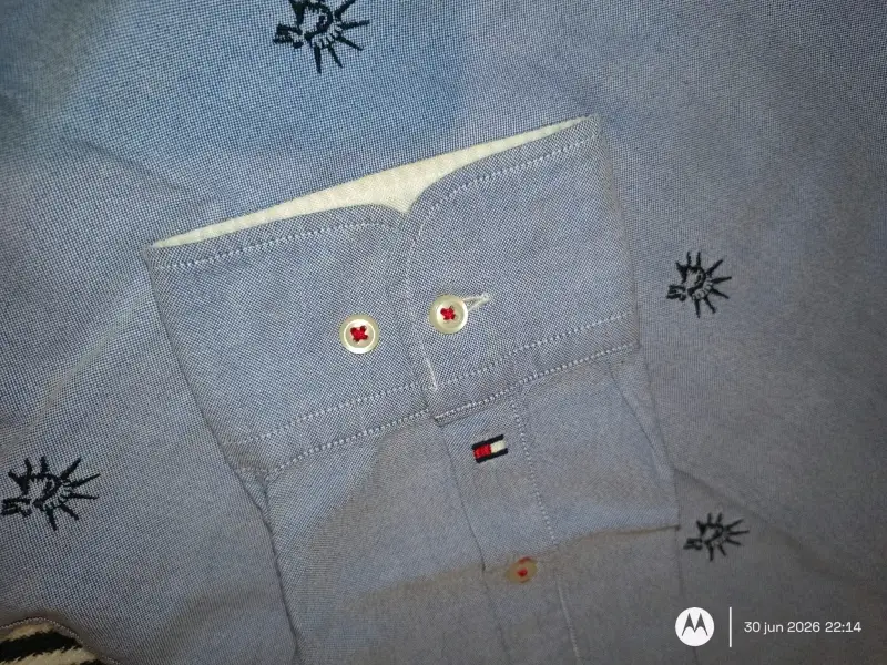 Camisa Tommy Hilfiger azul con bordados - 4