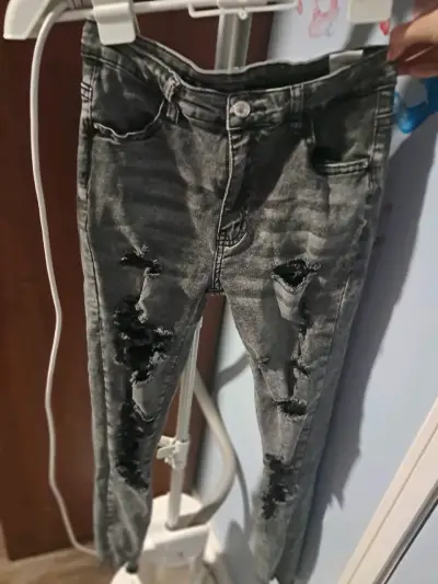 Pantalones de mezclilla gris oscuro para mujer - miniatura 2