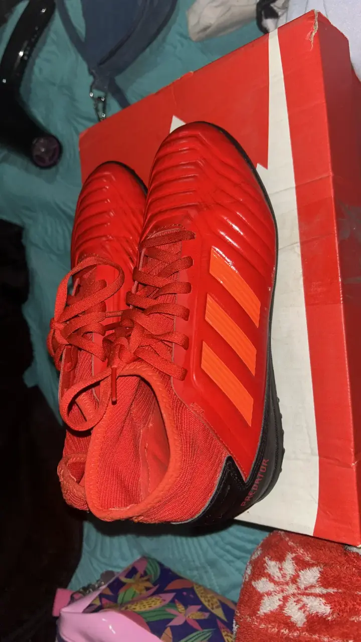 Zapatillas deportivas Adidas Predator rojas