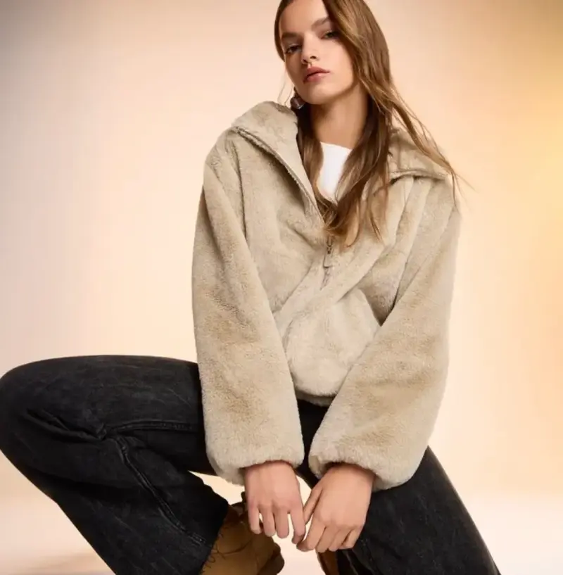 Peludo Oversize con cierre y gorro - 3