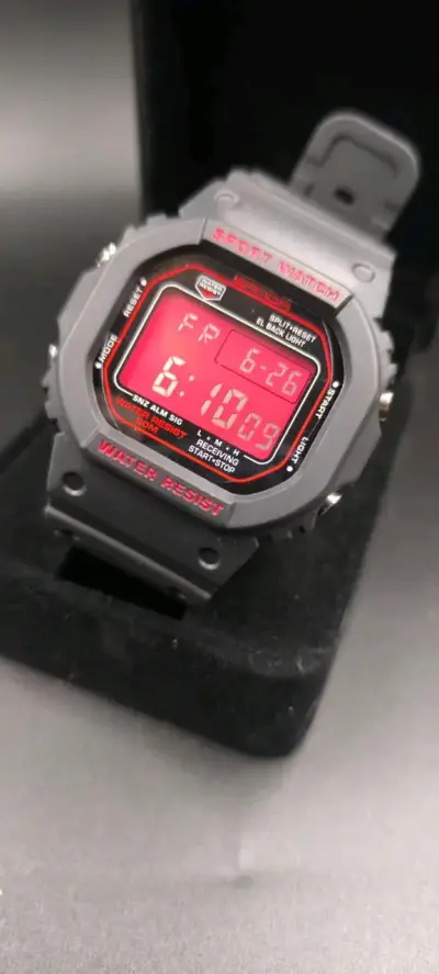 Reloj digital deportivo resistente al agua - miniatura 1