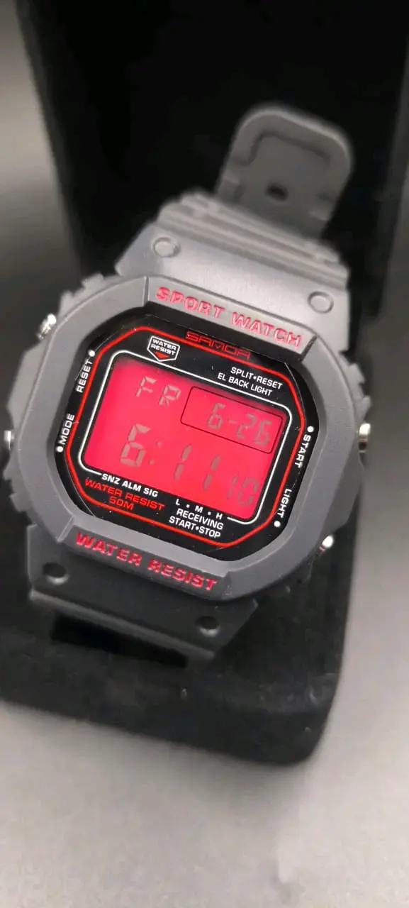 Reloj digital deportivo resistente al agua - 3