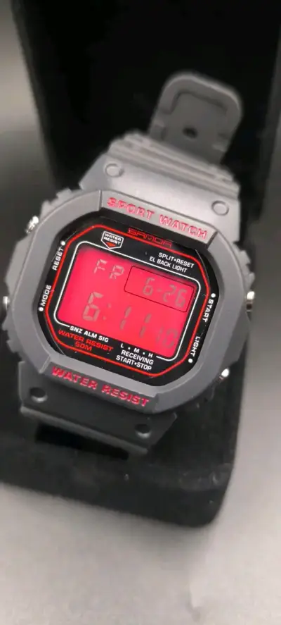 Reloj digital deportivo resistente al agua - miniatura 3