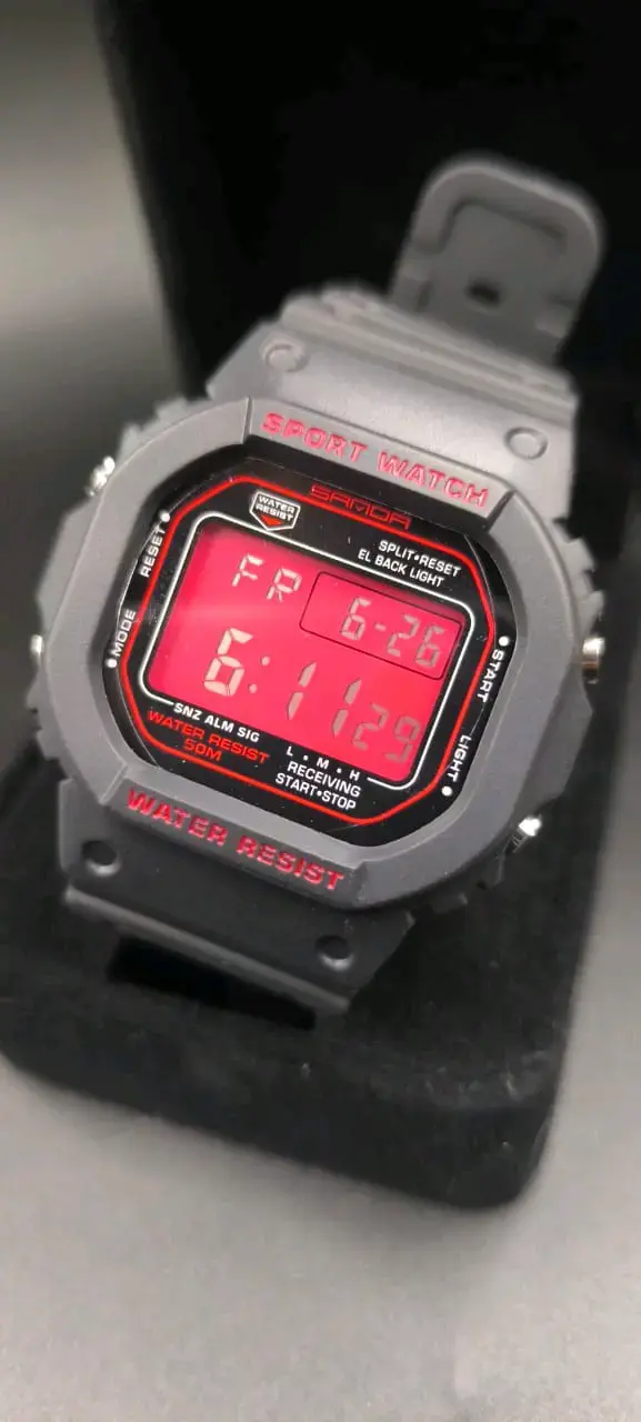 Reloj digital deportivo resistente al agua - 4