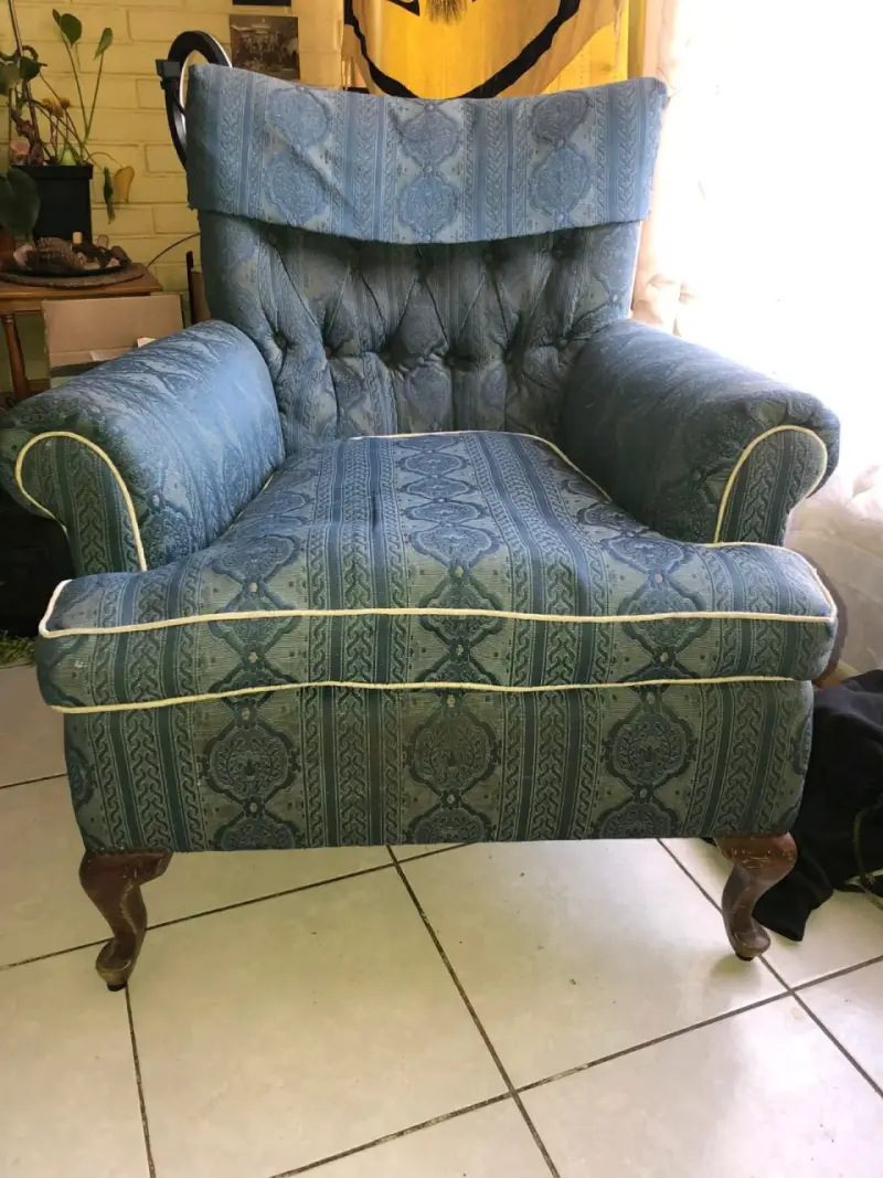 Sillón vintage azul con diseño clásico - 1