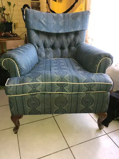 Sillón vintage azul con diseño clásico - miniatura 1