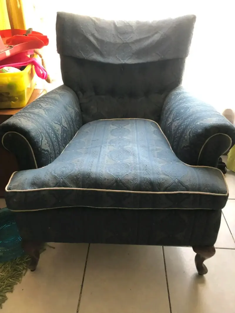 Sillón vintage azul con diseño clásico - 2