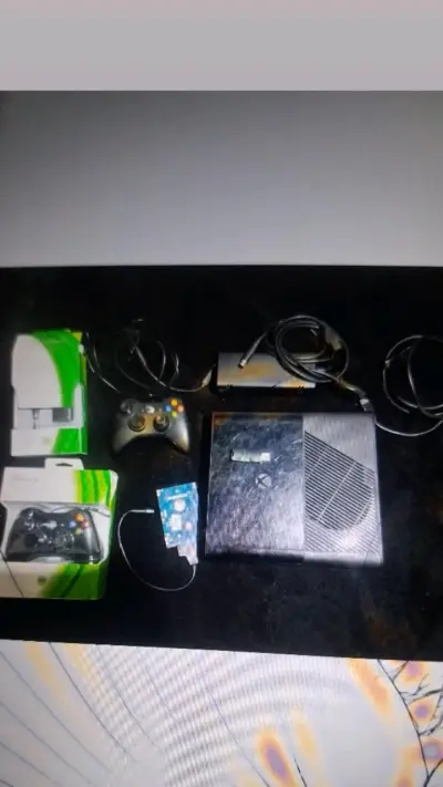Consola Xbox 360 con control y accesorios - miniatura 3