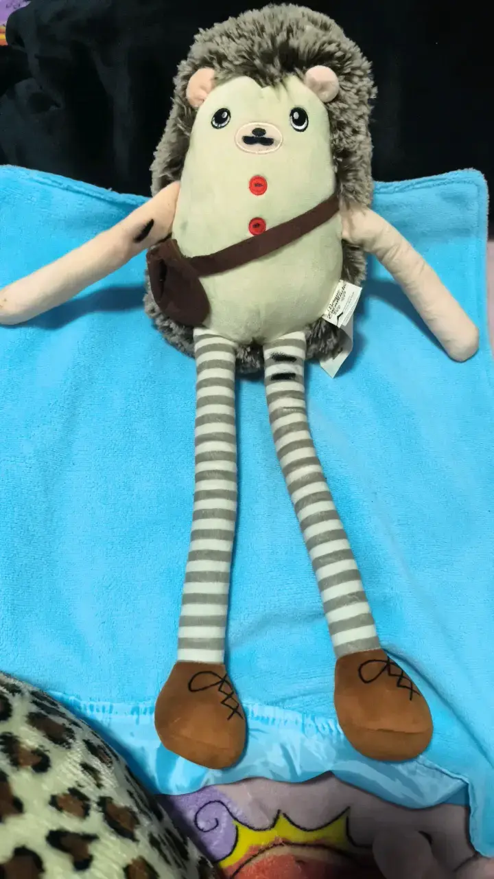 Peluche erizo con piernas largas