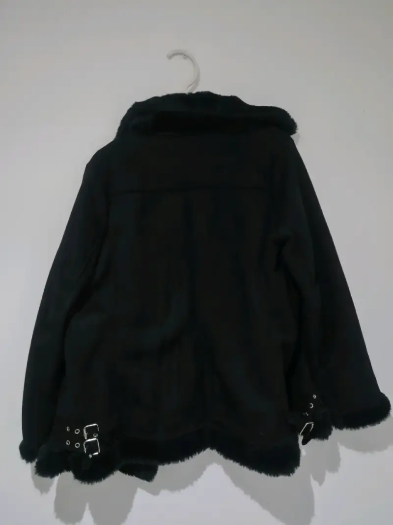 Chaqueta negra con chiporro interno - 2