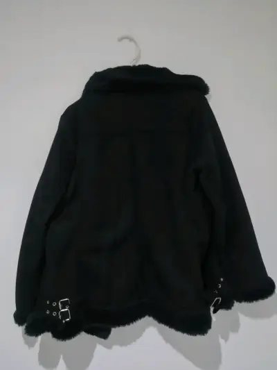 Chaqueta negra con chiporro interno - miniatura 2