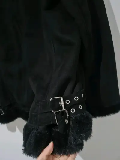 Chaqueta negra con chiporro interno - miniatura 3