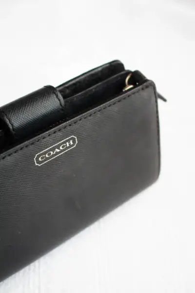 Billetera Coach negra de cuero - miniatura 3