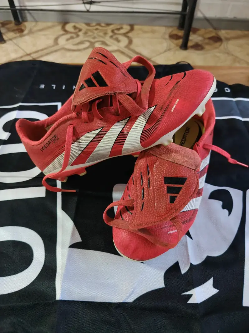 Zapatillas de fútbol Adidas Predator rojas