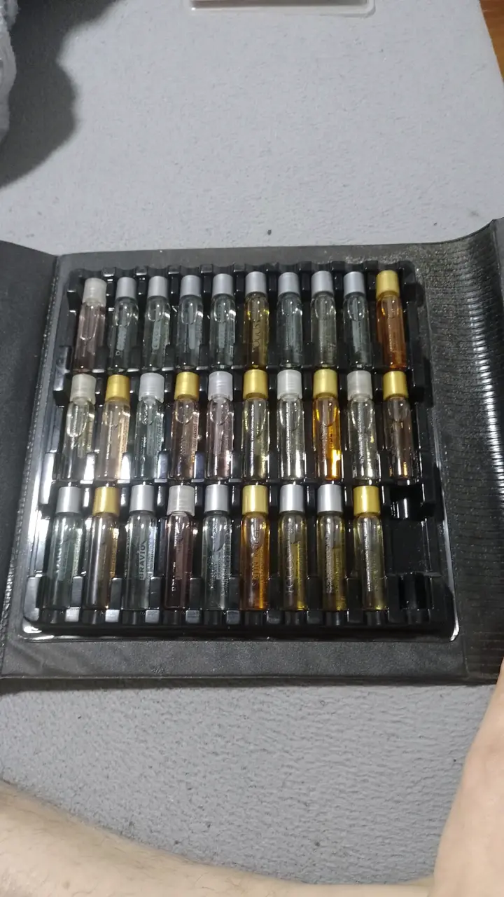 Caja organizadora Belcorp negra + 29 muestra de pe - 2