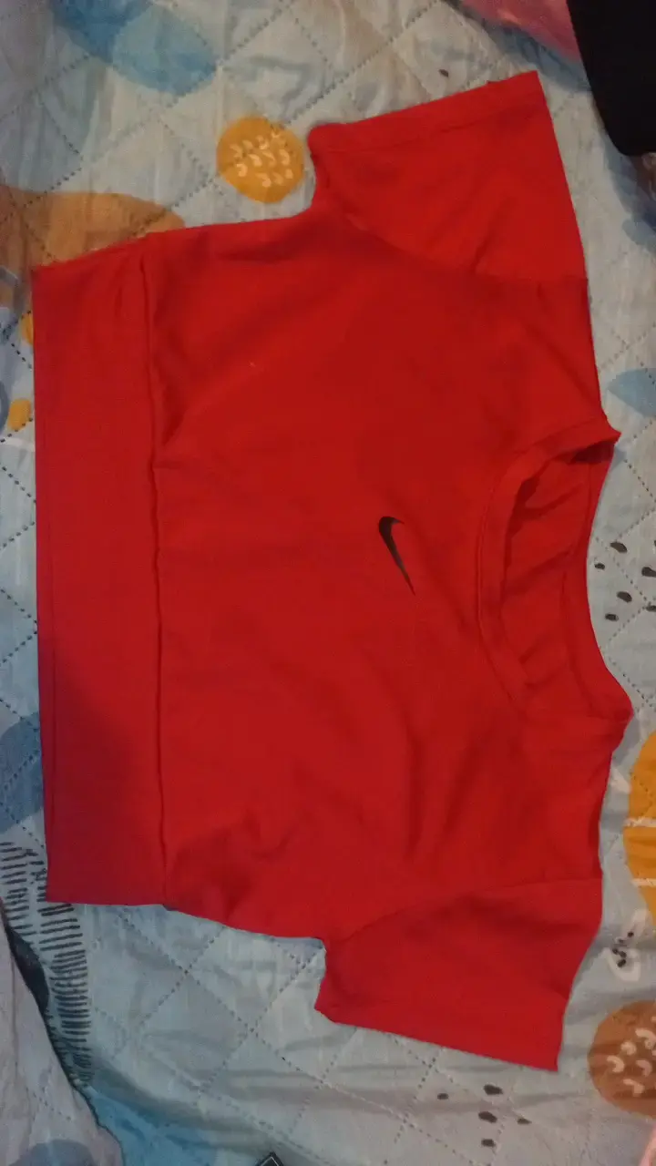 Polera deportiva roja