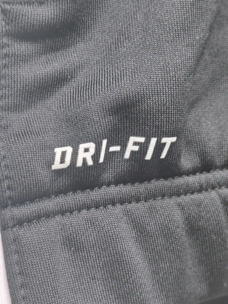 Chaqueta deportiva Nike Dri-Fit negra - 2