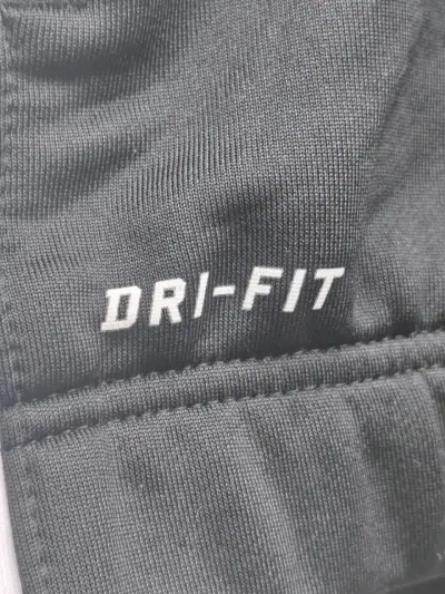 Chaqueta deportiva Nike Dri-Fit negra - miniatura 2