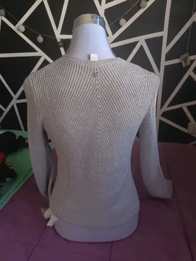 Suéter gris de punto para mujer - miniatura 2
