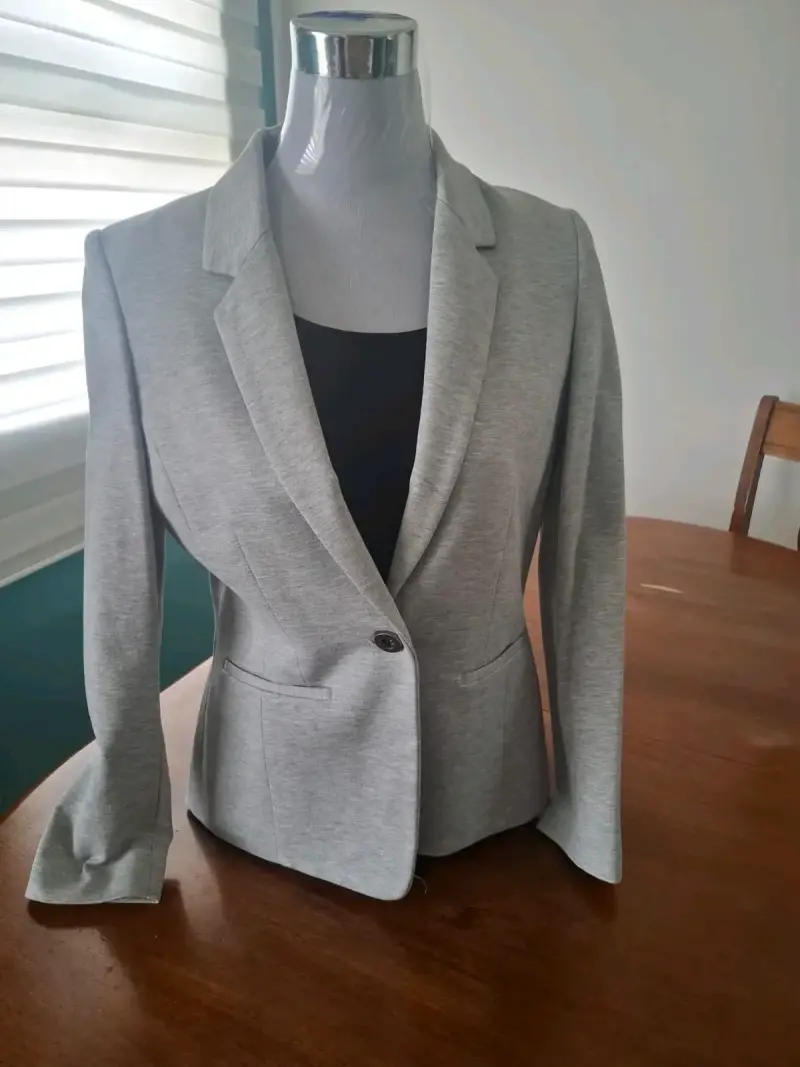 Blazer gris elegante para mujer IO