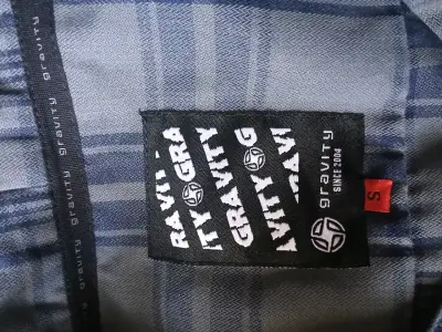 Camisa  con capucha Gravity - miniatura 3