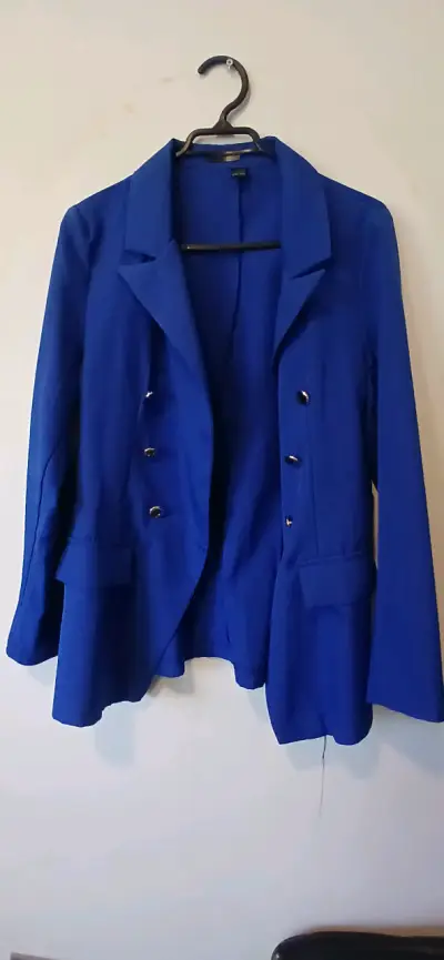 Blazer azul con botones dorados - miniatura 3