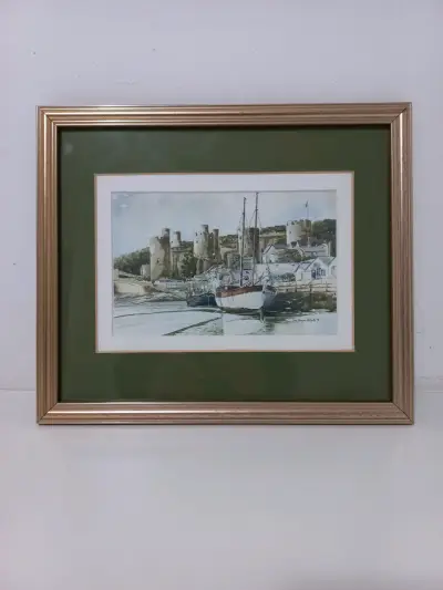 Cuadro con marco dorado y paisaje - miniatura 1