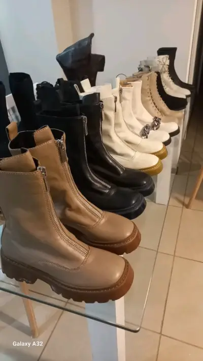 Botines de cuero con cierre en varios colores - miniatura 1