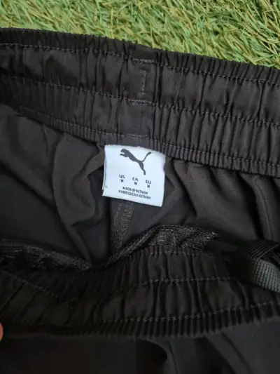 Shorts deportivos negros Puma para hombre - miniatura 2