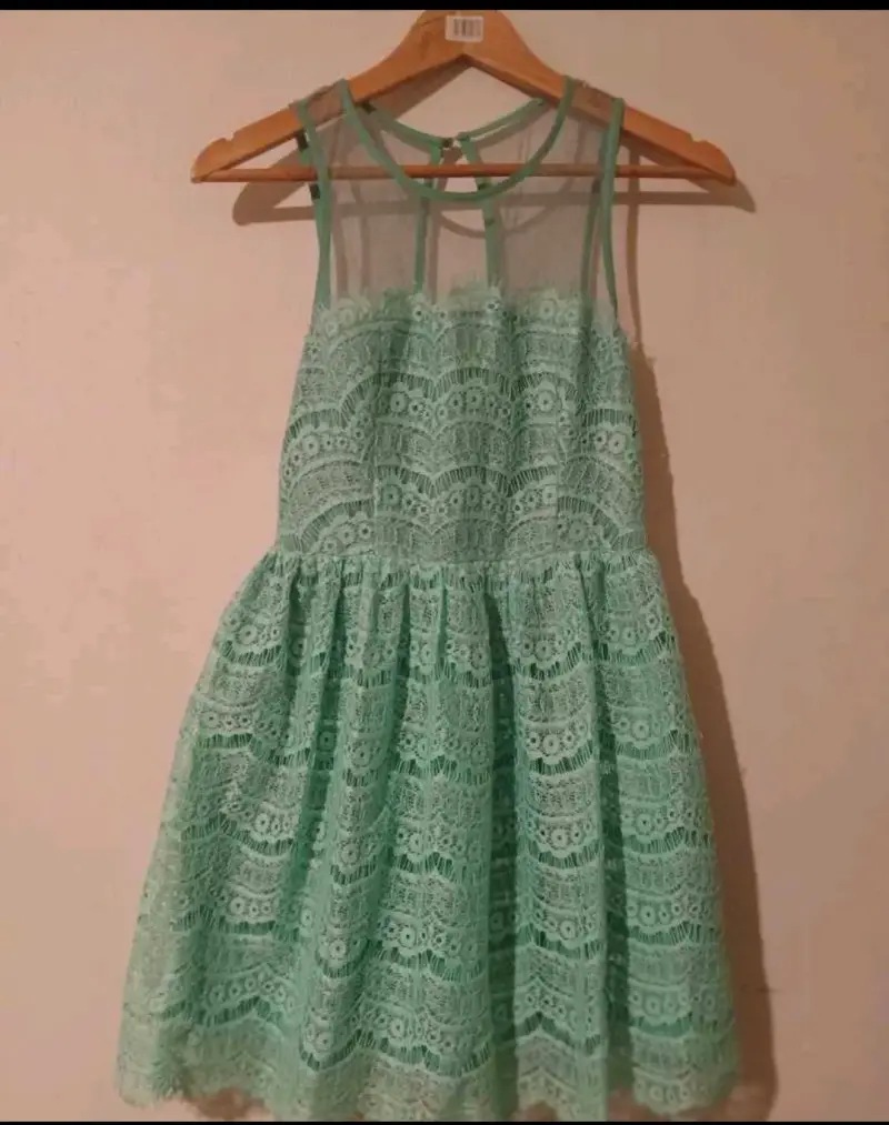 Vestido de encaje verde menta elegante - 1