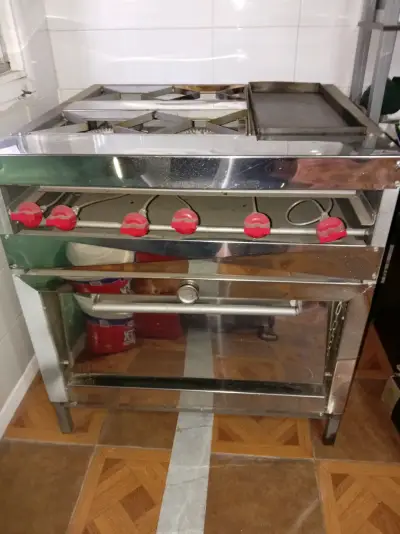 Cocina industrial de acero inoxidable con horno - miniatura 1