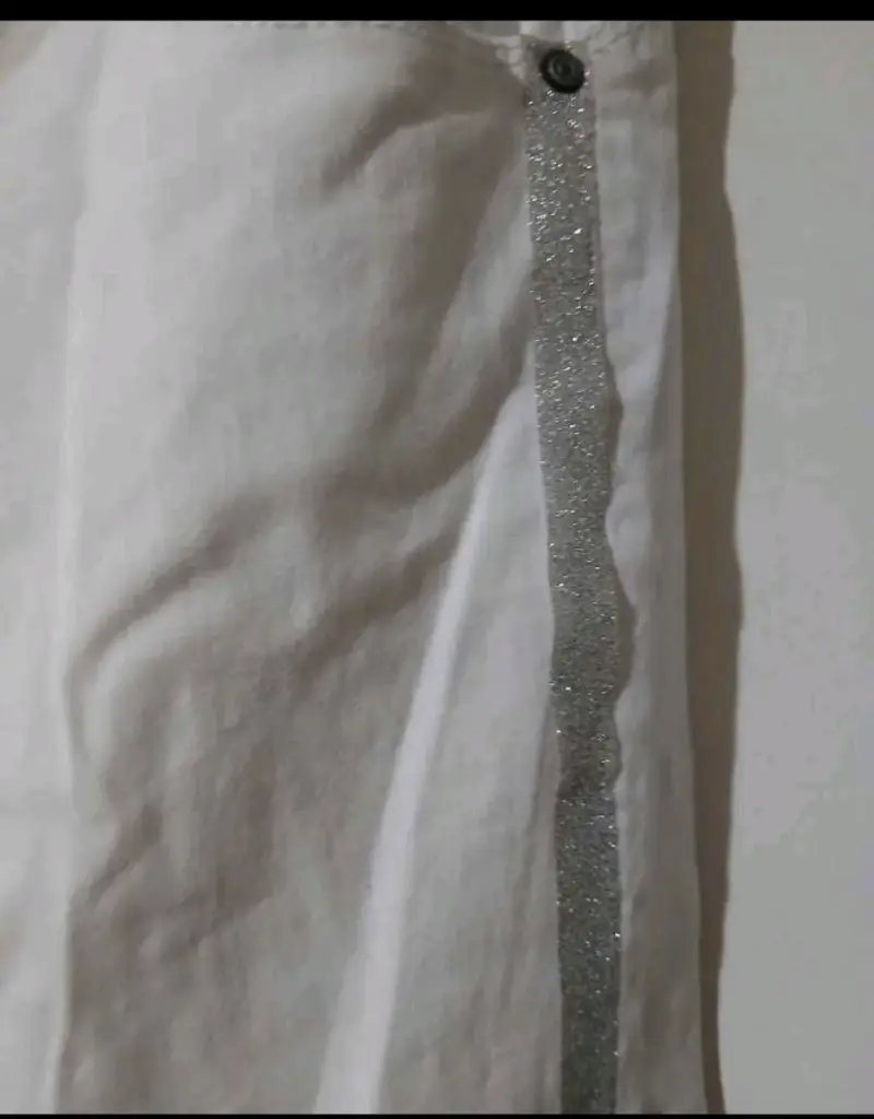 Pantalones blancos con detalle brillante - 1